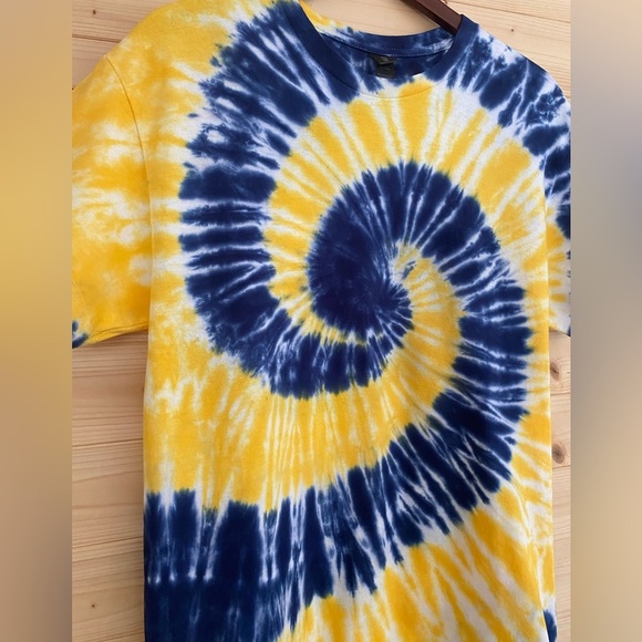 GILDAN Heavy Cotton Medium Tie Dye TShirt Blue Yellow Spiral Michigan Wolverines - Picture 3 of 11